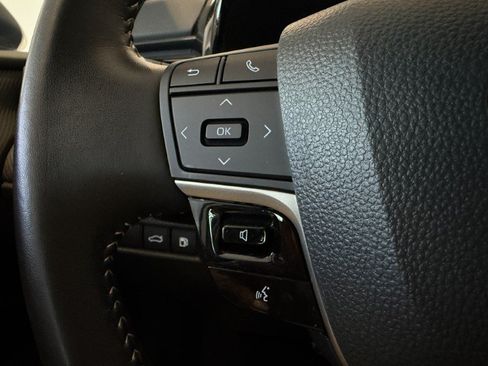 Used 2025 Toyota Camry SE FWD image 32