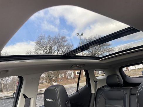 Used 2024 GMC Terrain Denali w/ Black Diamond Edition image 34