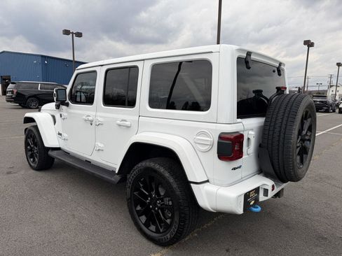 Used 2021 Jeep Wrangler Unlimited Sahara image 4