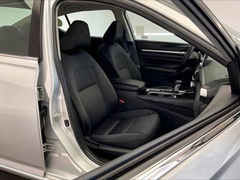 Used 2023 Nissan Altima 2.5 SV FWD image 6