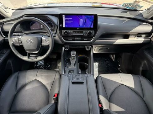 Certified 2024 Toyota Grand Highlander Limited AWD/4WD image 7