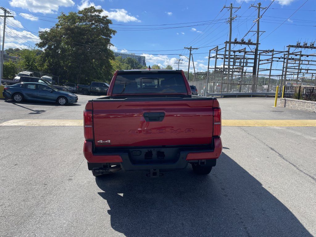 Used 2025 Toyota Tacoma SR5 AWD/4WD image 4