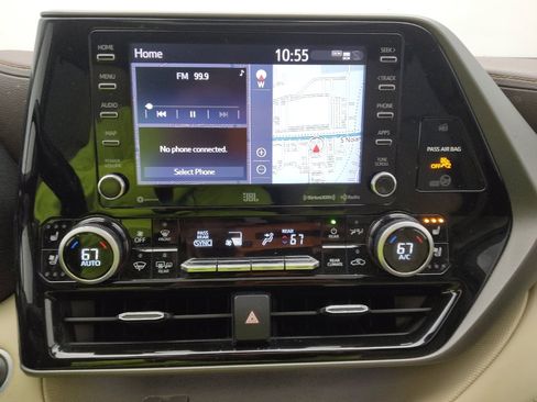 Used 2020 Toyota Highlander Limited image 25