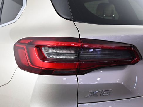 Used 2019 BMW X5 xDrive40i w/ Premium Package 2 AWD/4WD image 7