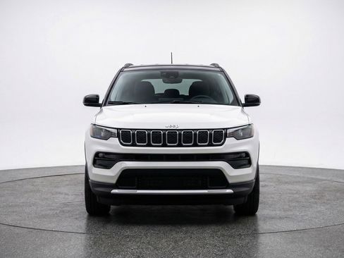Used 2025 Jeep Compass Limited image 2