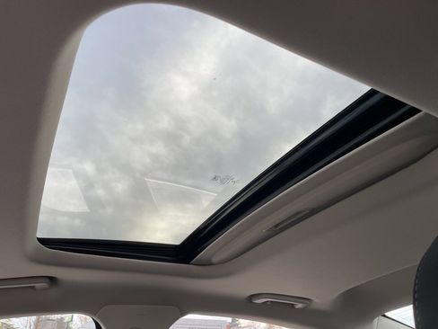 Used 2020 Ford Fusion SE image 4