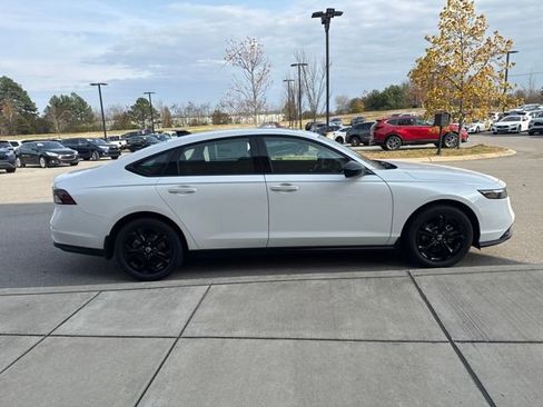 New 2025 Honda Accord SE image 5