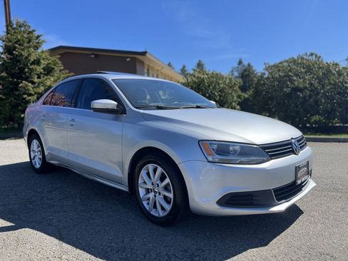 Used 2013 Volkswagen Jetta SE FWD image 3