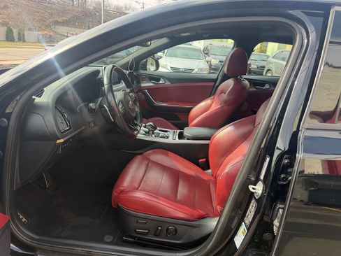 Used 2019 Kia Stinger GT2 image 23