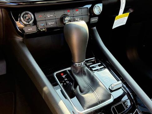 New 2026 Jeep Compass Latitude image 7