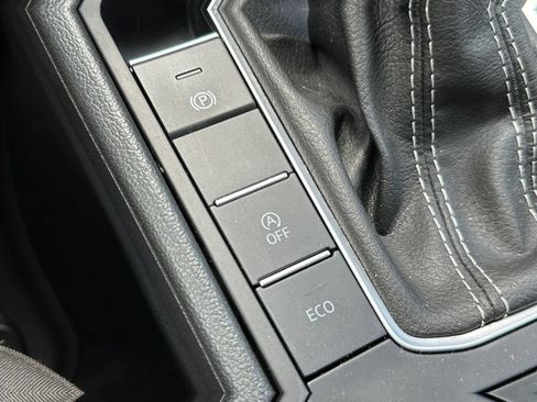 Used 2025 Volkswagen Jetta Sport FWD image 31