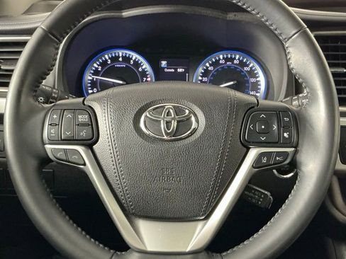 Used 2017 Toyota Highlander Limited FWD image 16