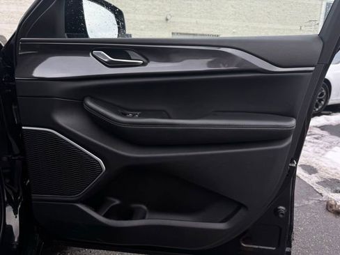 Used 2022 Jeep Grand Cherokee Altitude image 15