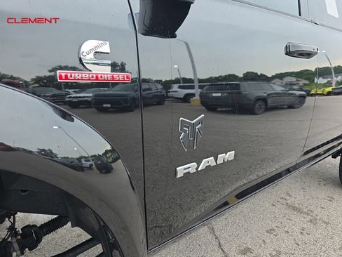 Used 2024 RAM 2500 Laramie w/ Sport Appearance Package AWD/4WD image 3