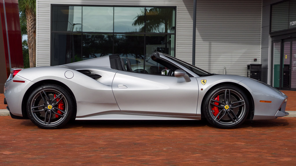 Used 2018 Ferrari 488 Spider RWD image 9