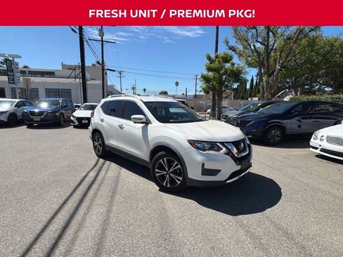 Used 2019 Nissan Rogue SV w/ Premium Package FWD image 1
