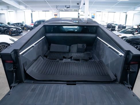 Used 2024 Tesla Cybertruck AWD Crew Cab image 8
