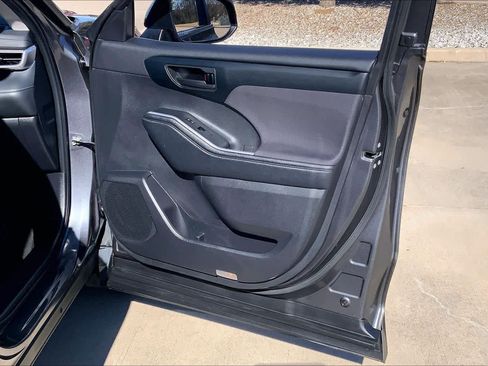 Used 2024 Toyota Highlander LE image 23