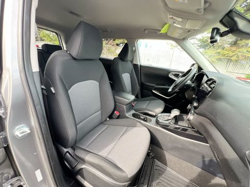 Certified 2023 Kia Soul S FWD image 28