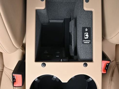 New 2026 Porsche Macan Turbo image 24