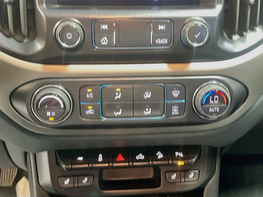 Used 2022 Chevrolet Colorado Z71 AWD/4WD image 16
