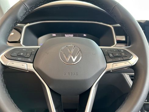 Used 2025 Volkswagen Taos SE image 16