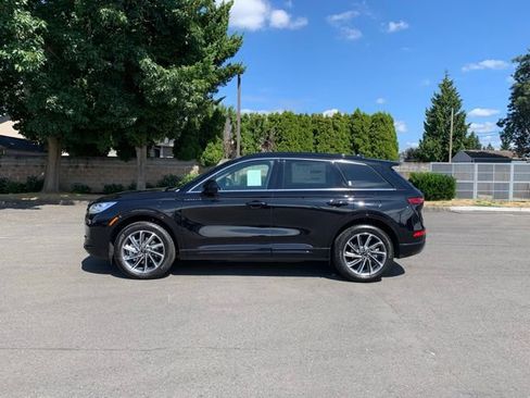 New 2025 Lincoln Corsair Grand Touring image 2