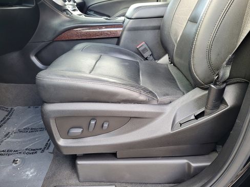 Used 2019 GMC Yukon XL SLT w/ Graphite Performance Edition image 11