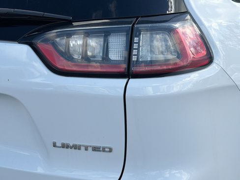 Used 2020 Jeep Cherokee Limited image 10