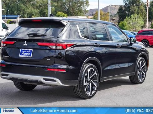 Used 2023 Mitsubishi Outlander SE image 9