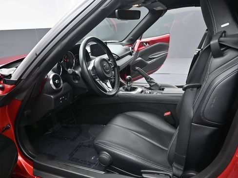 Used 2024 MAZDA MX-5 Miata Grand Touring RWD image 11