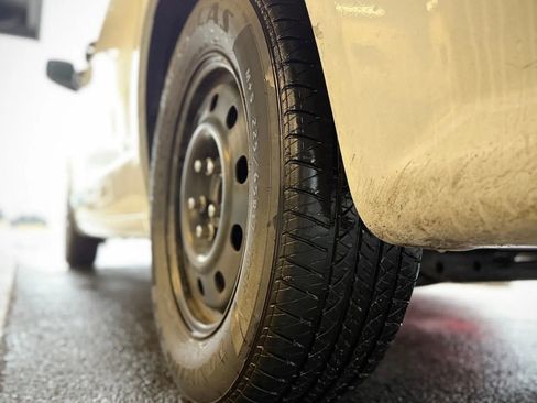 Used 2019 Dodge Grand Caravan SE w/ UConnect Hands-Free Group image 21