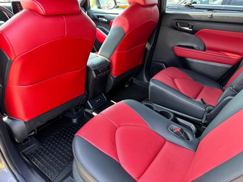 Used 2021 Toyota Highlander XSE image 16