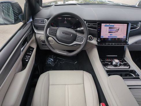 New 2026 Jeep Grand Wagoneer Limited AWD/4WD image 17
