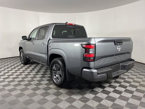 Used 2025 Nissan Frontier SV w/ SV Convenience Package RWD image 6