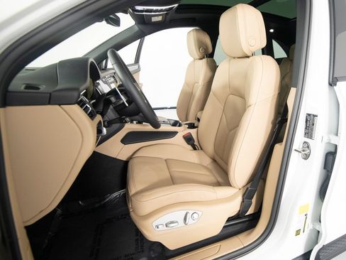 New 2026 Porsche Macan AWD/4WD image 16