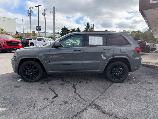 Used 2021 Jeep Grand Cherokee Laredo X AWD/4WD image 2