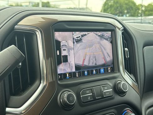Used 2020 Chevrolet Silverado 1500 High Country w/ Technology Package AWD/4WD image 9