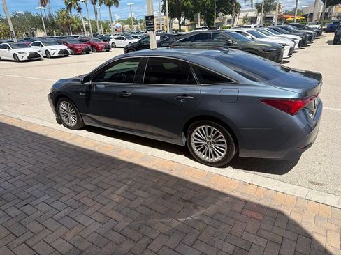 Used 2019 Toyota Avalon Limited FWD image 6