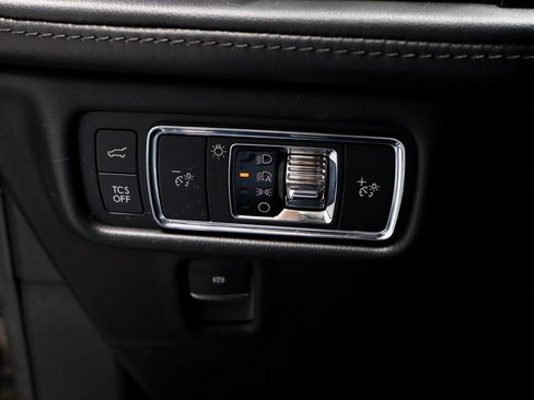 Used 2022 Lincoln Nautilus FWD w/ Premium Package image 28