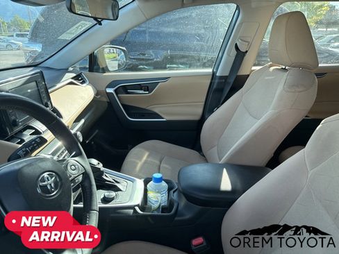 Used 2022 Toyota RAV4 XLE w/ XLE Grade Weather Package AWD/4WD image 5