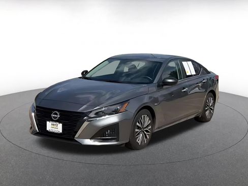 Used 2025 Nissan Altima 2.5 SV FWD image 7