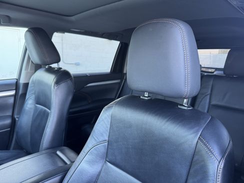 Used 2014 Toyota Highlander XLE image 13