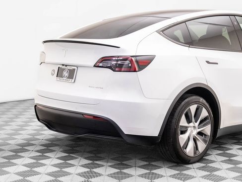 Used 2022 Tesla Model Y Long Range image 30