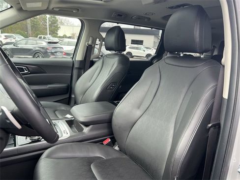 Certified 2025 Kia Carnival SX w/ SX Dark Edition Package image 11