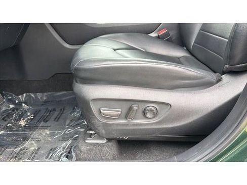 Used 2024 Toyota Highlander XLE FWD image 18