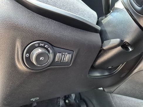 Used 2025 Jeep Compass Latitude AWD/4WD image 17