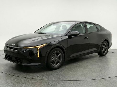 Used 2025 Kia K4 LXS FWD image 3