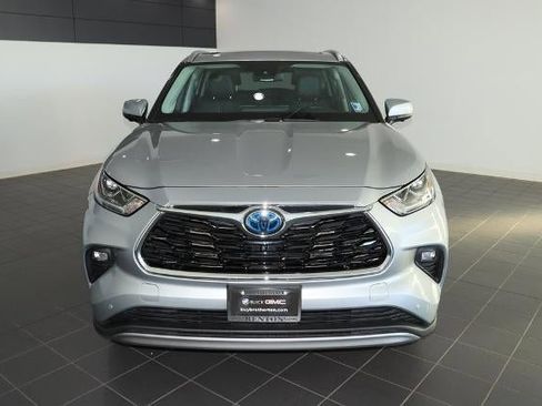 Used 2024 Toyota Highlander Platinum image 8