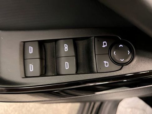 Used 2025 Chevrolet Equinox LT AWD/4WD image 14